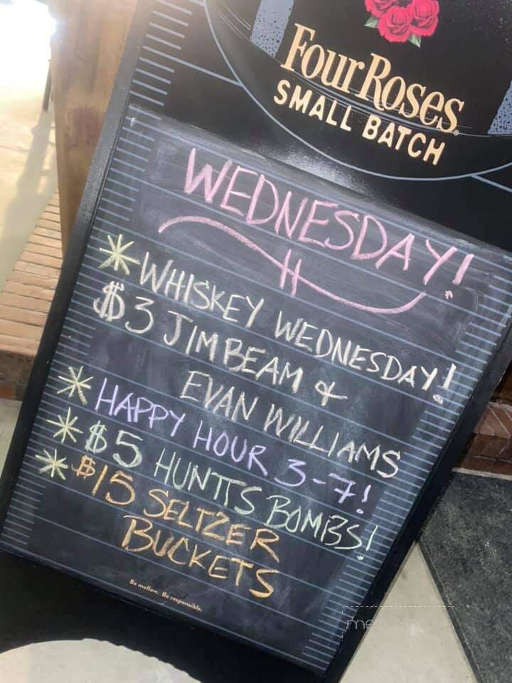 Huntt's Tavern - Pomfret, MD